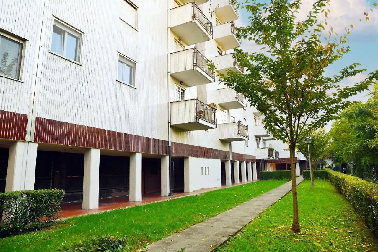 Lucca 22 Hotell Milano 0*,  Italien