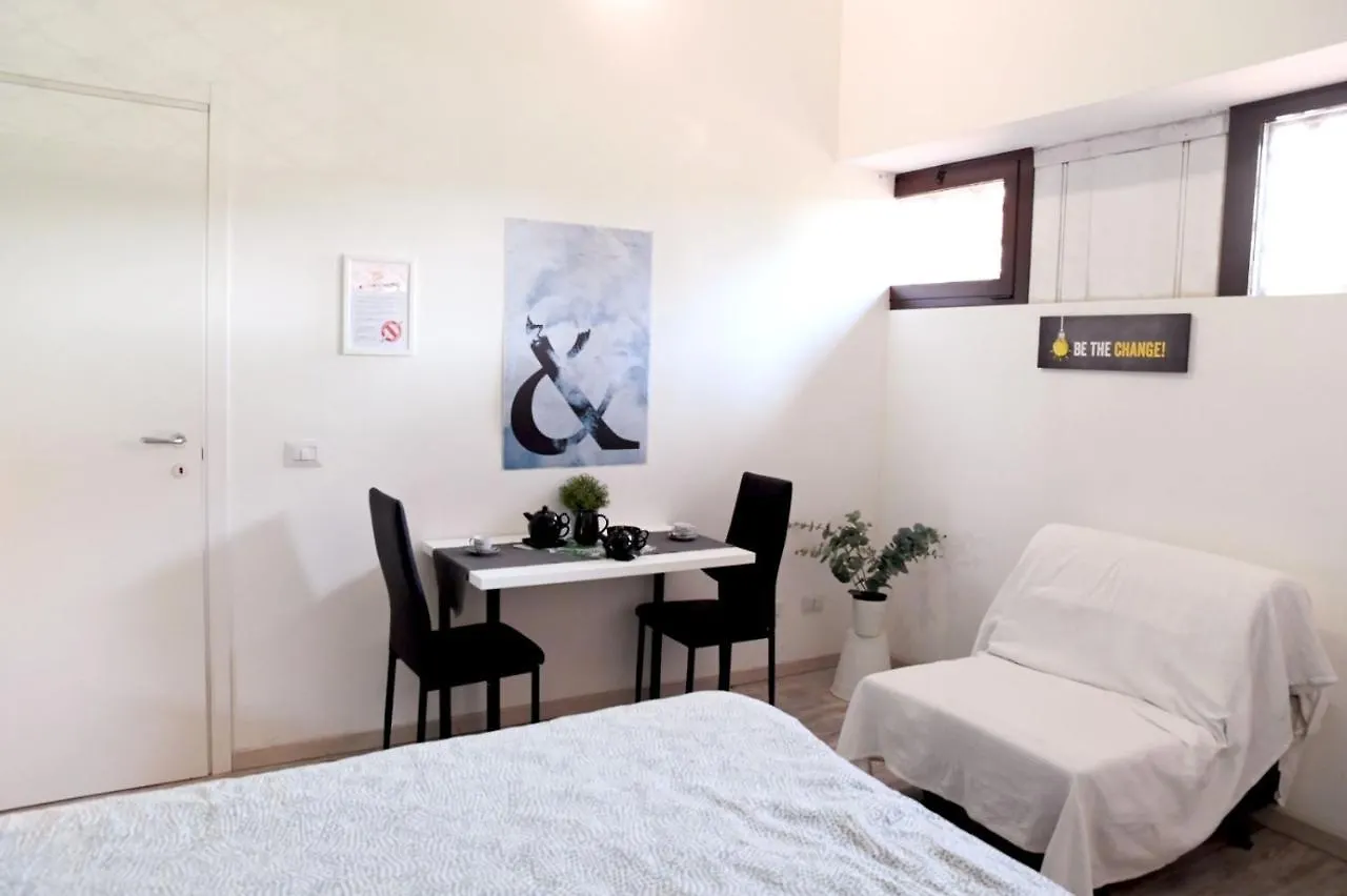 Lucca 22 Hotel Milan Guest house
